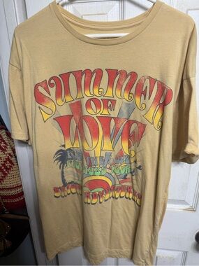 Summer of Love American Eagle  Graphic Tee - Yellow Beige oversized fits XL